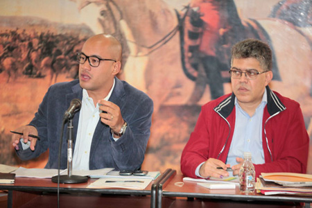 Héctor Rodríguez Castro y Elías Jaua Milano, vicepresidentes para el Area Social y el Desarrollo del Socialismo Territorial, respectivamenre, ofrecieron declaraciones este lunes. CORTESIA / AVN . 