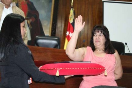 Aspecto de la juramentación de Aurora Morales, al asumir su tercera presidencia en el Legislativo de Miranda CORTESIA / JUAN NERI 