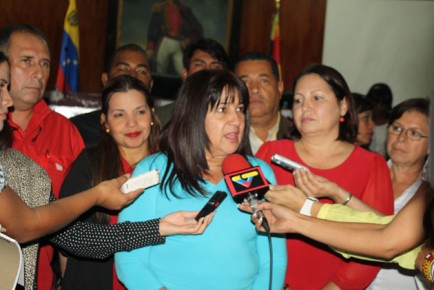  Aurora Morales, presidenta del Consejo Legislativo del Estado Bolivariano de Miranda (CLEBM): “Capriles está al desnudo”