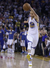 Curry estremeció la NBA con su ofensiva AP / Ben Margot 