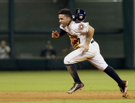 Altuve aporreó el pitcheo yankee el jueves AP / David J. Phillip