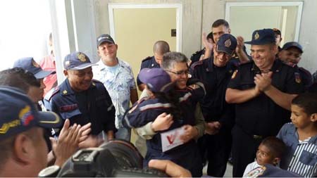 Familias recibieron las llaves de sus nuevos apartamentos en zona de Ocumare del Tuy