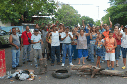 Vecinos amenanzan con tomar “todo Trapichito” sino resuelven su problema de agua/Foto Giovanny Martinez/LaVoz