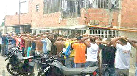 VENEZUELA--Familiares-de-presos-en-OLP-trancaron-la-Panamericana