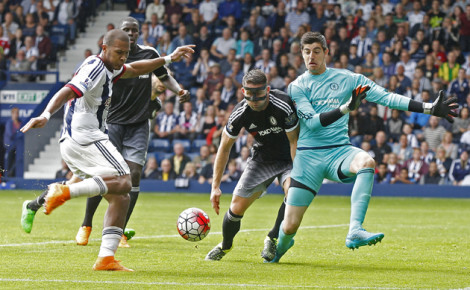 Football - West Bromwich Albion v Chelsea - Barclays Premier League - The Hawthorns - 23/8/15 West Brom's Salomon Rondon has a shot on goal Reuters / Suzanne Plunkett Livepic EDITORIAL USE ONLY. No use with unauthorized audio, video, data, fixture lists, club/league logos or "live" services. Online in-match use limited to 45 images, no video emulation. No use in betting, games or single club/league/player publications.  Please contact your account representative for further details.