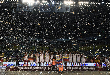 El momento de mayor brillo en la historia del baloncesto criollo se vivió en la entrega de medallas en el Preolímpico de México AFP / Alfredo Estrella