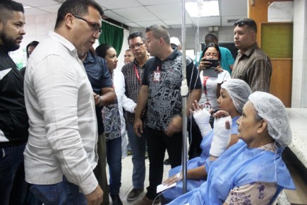 Ventura visitó el Clínico Universitario de Caracas donde se realizaron un total de 30 cirugías