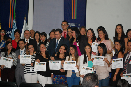 Entrega de certificados a los participantes Foto Giovanni Martínez