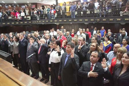 Los nuevos magistrados, principales y suplentes, juraron hacer cumplir la Constitución, las leyes y los derechos del pueblo a tener justicia. 