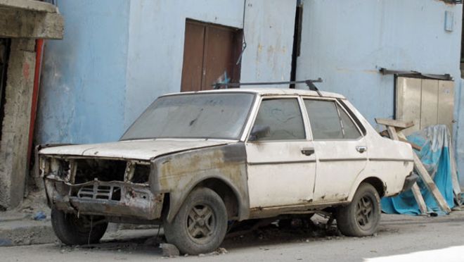 160119172918_venezuela_carros_abandonados_lada_624