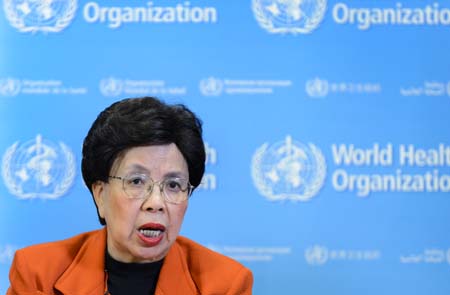  “Todos estuvieron de acuerdo en la necesidad de coordinar los esfuerzos internacionales para investigar y comprender mejor esa relación”, declaró a la prensa la directora de la OMS, Margaret Chan. AFP / FABRICE COFFRINI 