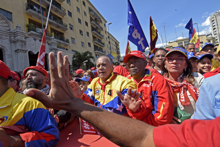 Diosdado Cabello, Aristóbulo Istúriz y Jackeline Faría al frente de la movilización oficialista de este sábado AFP / Juan Barreto
