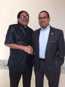 Jesús “Chucho” García con el comgresista Keith Ellison en Washington DC