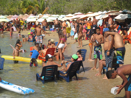 Playa Caribe, en el estado Vargas, fue un destino muy visitado durante Semana Santa 