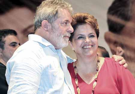 El foco del gobierno es ahora impedir una estampida de otros aliados, tras el retiro del PMDB y, con cargos en la mano, Lula y Rousseff negocian las inciertas fidelidades. ARCHIVO 