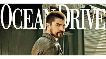 En la portada aparece Juanes guitarra en mano con tejanos desgastados y chaqueta de cuero.