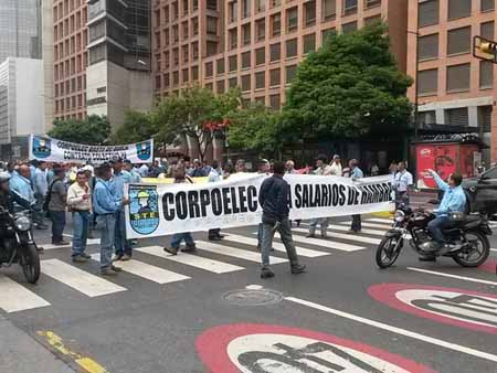 Los trabajadores eléctricos trancaron la Avenida Francisco de Miranda Foto @Bolivar_1000