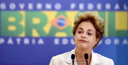  "La verdad va a prevalecer. El golpe no va a pasar. El impeachment será bloqueado", proclamó Dilma Rousseff al conocer la decisión dela comisión parlamentaria en su contra. AFP / EVARISTO SA 