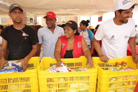 El presidente de Corpomiranda encabeza los operativos para llevar comida a los mirandinos