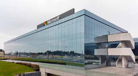 Microsoft Corp demandó al Gobierno de Estados Unidos por el derecho a comunicar a sus clientes cuándo una agencia federal está mirando sus correos electrónicos.