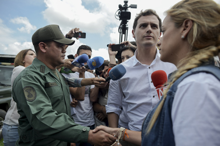 Albert Rivera intentó visitar a Leopoldo López, pero le impedido por las autoridades nacionales AFP / Manaure Quintero
