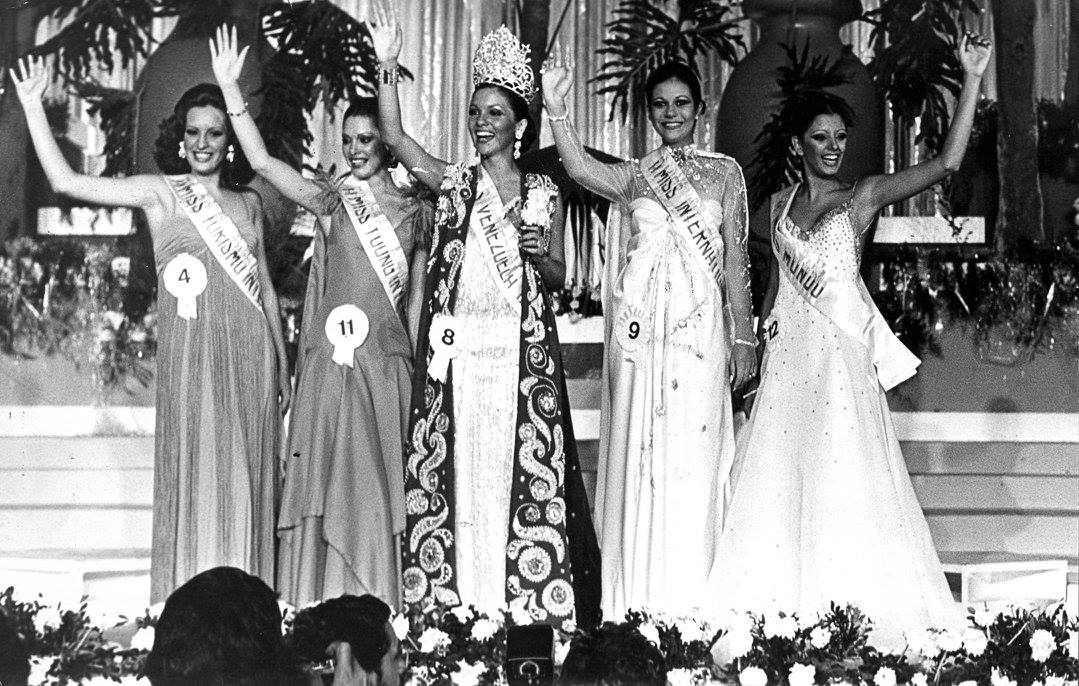 ELLUZ PERAZA Y SU CUADRO DE HONOR