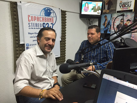 Edil Jorge Barroso, presidente del Concejo Municipal de Sucre, entrevistado por el periodista Emilio Materán.