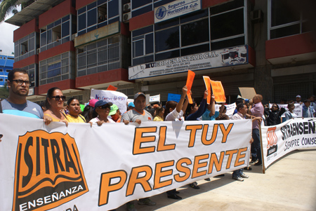  Los afiliados a Sitraenseñanza insisten en reclamar la entrega de los recursos para que se cumpla con la homologación de cargos docentes en el estado Miranda. LA VOZ 