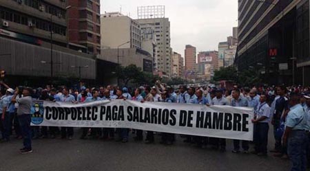 Los trabajadores de la Corporación Eléctrica Nacional vienen reclamando mediante protestas, una serie de reivindicaciones laborales. ARCHIVO