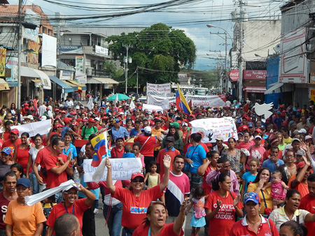 Chavistas recorrieron las principales calles charallavenses en apoyo a Maduro