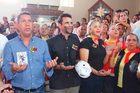 Henrique Capriles asistió a la misa de San Pedro en Guatire junto a su hmñologo de Lara, Henri Falcón.