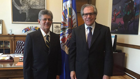 El scecretario general de la OEA, Luis Almagro, recibió en su despacho al diputado-presidente de la AN, Henry Ramos Allup. CORTESIA / Twitter @Almagro_OEA2015
