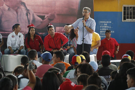 “Aquí está el pueblo reflejado en sus estudiantes, campesinos, trabajadores”, dijo Jaua en el acto del PSUV en Anzoátegui