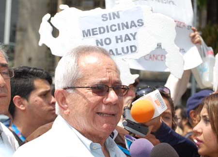 Douglas León Natera, presidente de la Federación Médica Venezolana, pide que se acepte la ayuda humanitaria 