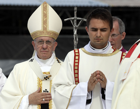 El papa Francisco oficia una misa en el cierre de la Jornada Mundial de la Juventud en Cracovia, Polonia, el 31 de julio de 2016. GREGORIO BORGIA / AP 