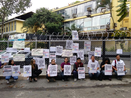FOTO ABRE LA VOZ PROTESTA MORGUE
