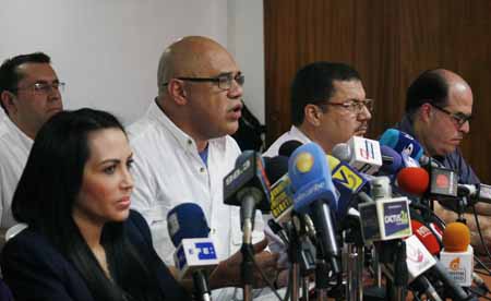 Torrealba dijo que desde 7 áreas se avanzará hacia un único punto de concentración que será anunciado 48 horas antes de la Toma de Caracas. NEWS FLASH / JC