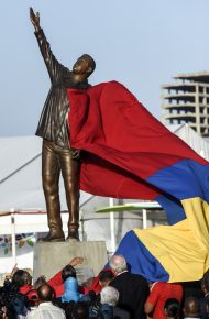 Ayer fue develada la estatua de Hugo Chávez en Margarita AFP / Juan Barreto