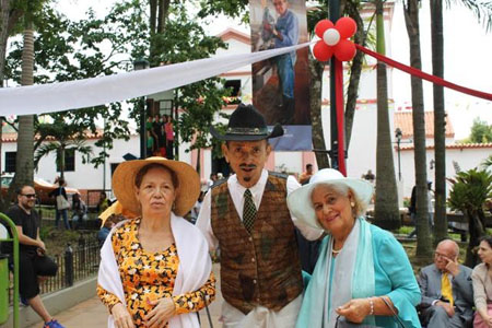 Los adultos mayores de la Casa de Abuelos La California estuvieron presentes.
