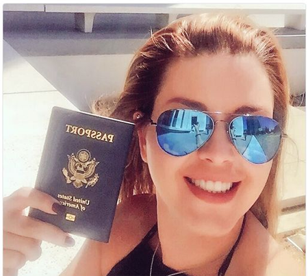 En la red social Twitter Alicia Machado agradeció a la candidata demócrata su respeto hacia las mujeres y en otro aparece con una foto de su pasaporte estadounidense y dice por quién votará el próximo 8 de noviembre: por Hillary Clinton. CORTESIA / @machadooficial