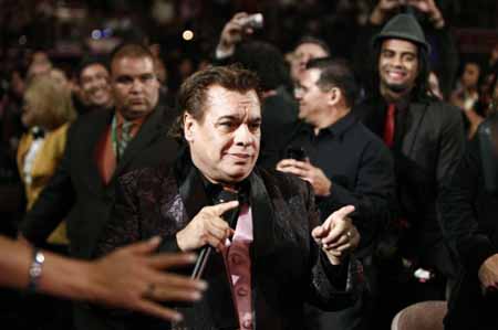  En esta foto del 5 de noviembre del 2009, el cantautor mexicano Juan Gabriel canta en la 10a entrega anual de los Latin Grammy en Las Vegas. Juan Gabriel murió el domingo 28 de agosto del 2016. Tenía 66 años. MATT SAYLES / AP / ARCHIVO