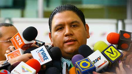  “Considero que 5.392 no es el número de máquinas suficientes para el ejercicio pleno de los derechos políticos de los venezolanos”, dijo la noche de este miércoles Luis Emilio Rondón. 