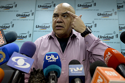 Venezuelan opposition spokesman Jesus Torrealba, from the Democratic Unity Roundtable (MUD), offers a press conference in Caracas on September 22, 2016.  Venezuela's opposition vowed Thursday to stage massive protests after the authorities quashed their hopes of ousting President Nicolas Maduro's government in a recall referendum. / AFP PHOTO / FEDERICO PARRA