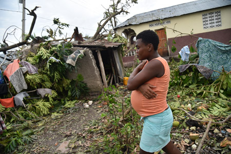  En Haití, el viento y las lluvias inundaron cerca de 2.000 casas, dañaron 10 escuelas, destruyeron importantes superficies agrícolas, empresas, rutas y puentes. HECTOR RETAMAL / AFP 