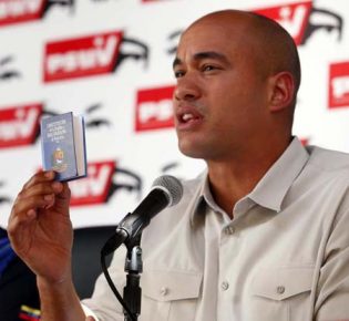 Héctor Rodríguez: Mientras la AN siga en desacato, “el TSJ asumirá ese mandato” 