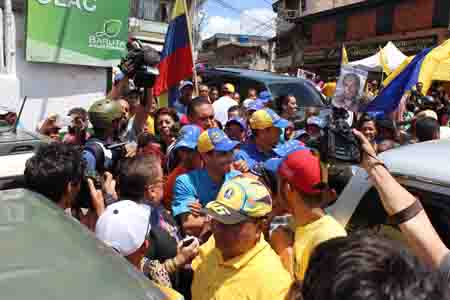 El Gobernador recorrió los puntos donde se realizó el simulacro para la recolección de las firmas