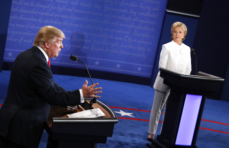  En el debate mantenido el miércoles con su adversaria demócrata Hillary Clinton, Trump causó consternación al evitar comprometerse a aceptar cualquier resultado de la elección. 