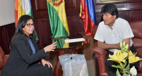 Evo Morales y Delcy Rodríguez