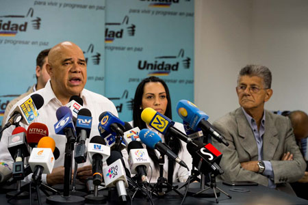  Jesús Torrealba, secretario ejecutivo de la MUD señaló en un comunicado que “vamos a presionar para que el gobierno acate la Constitución y respete nuestro derecho a elegir”. ARCHIVO 