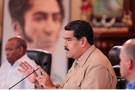  “Aquí están mis manos como hombre sincero de esta Patria para trabajar con todos , para avanzar en la economía, en la Agenda Económica Bolivariana”, expresó Maduro. PRENSA PRESIDENCIAL. 